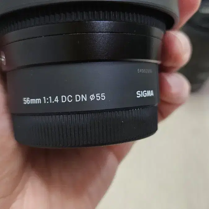 소니 시그마 56mm F1.4 렌즈 팝니다