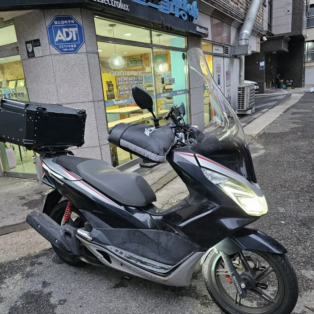 Pcx125 18년식 30500km 정비o 150만원 싸게 판매합니다!