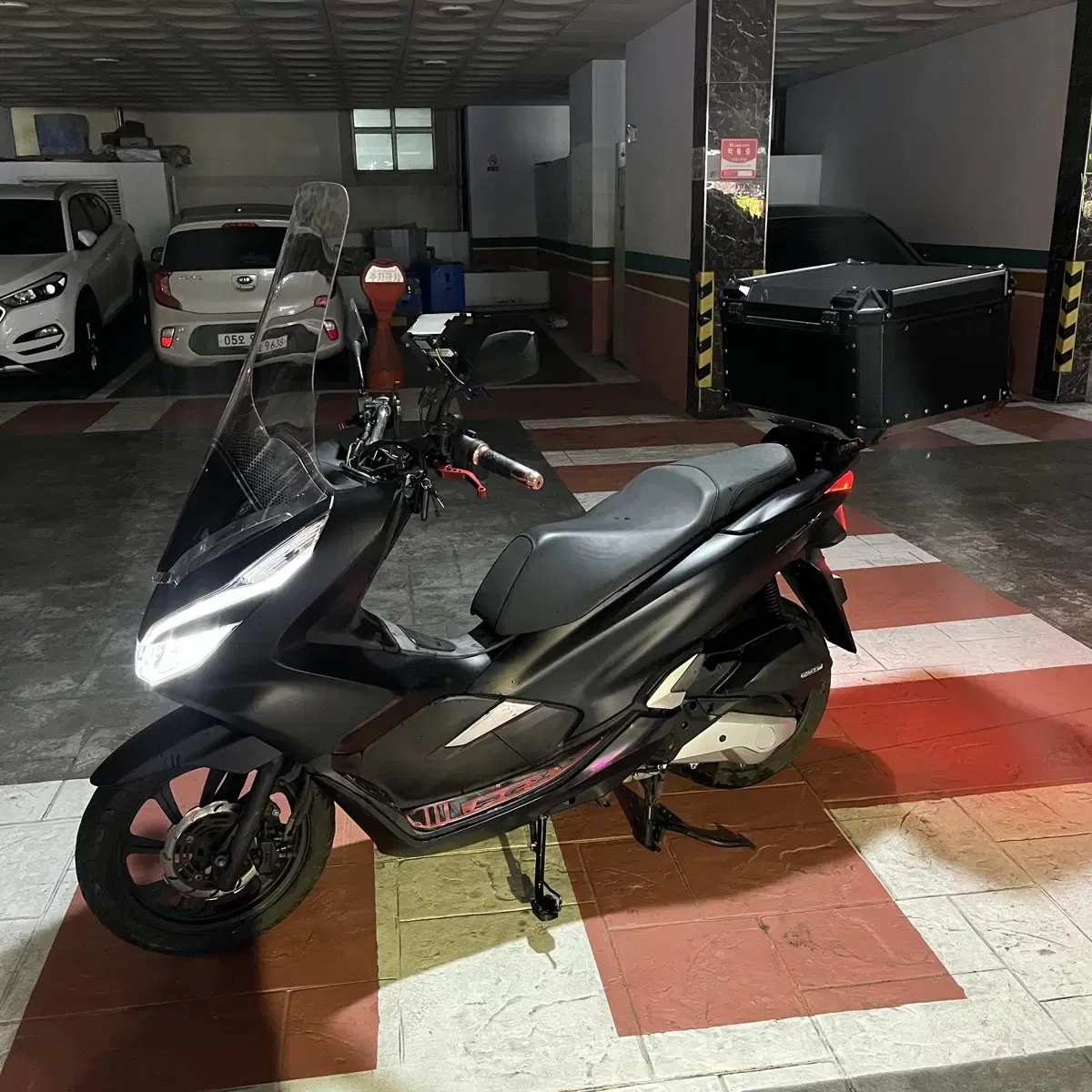 pcx125 블랙 깔끔한 스쿠터 배달셋팅 180만원 판매해요