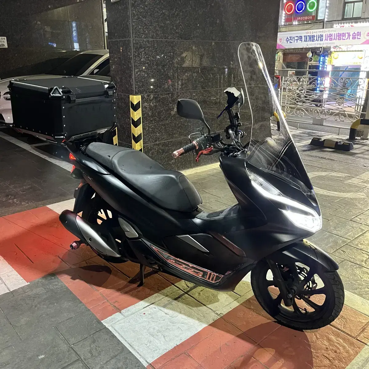 pcx125 블랙 깔끔한 스쿠터 배달셋팅 180만원 판매해요