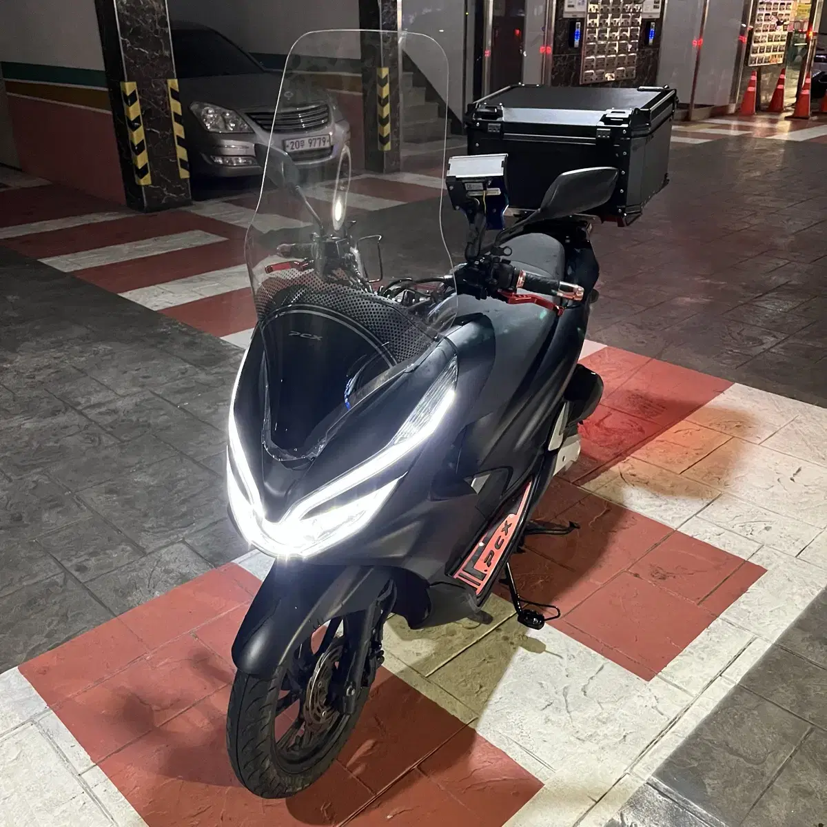 pcx125 블랙 깔끔한 스쿠터 배달셋팅 180만원 판매해요