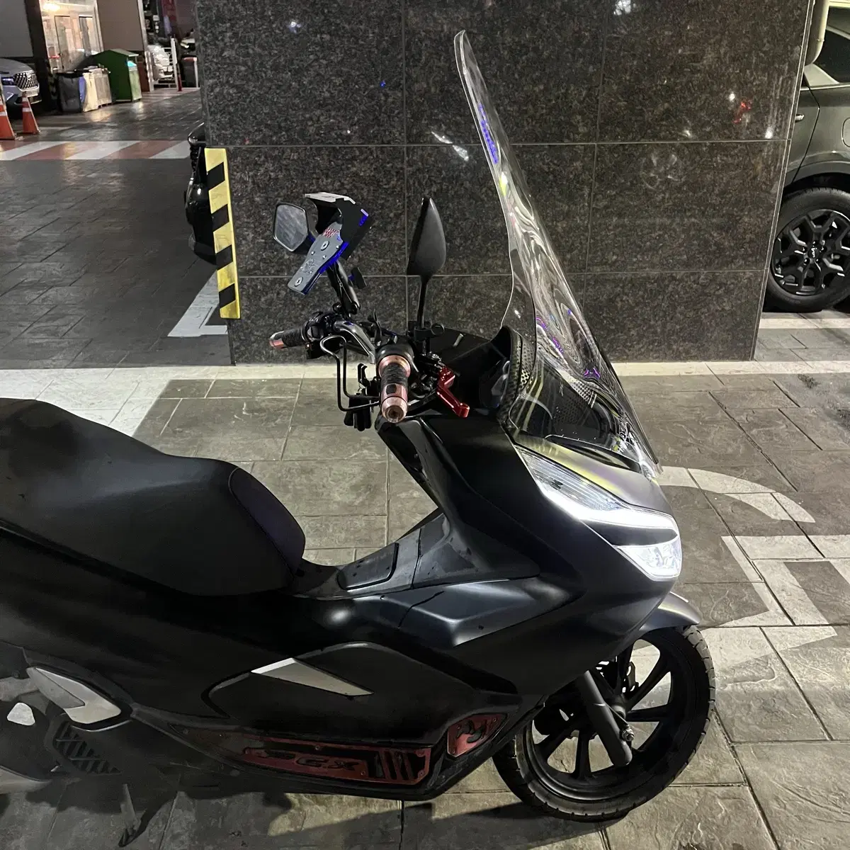 pcx125 블랙 깔끔한 스쿠터 배달셋팅 180만원 판매해요