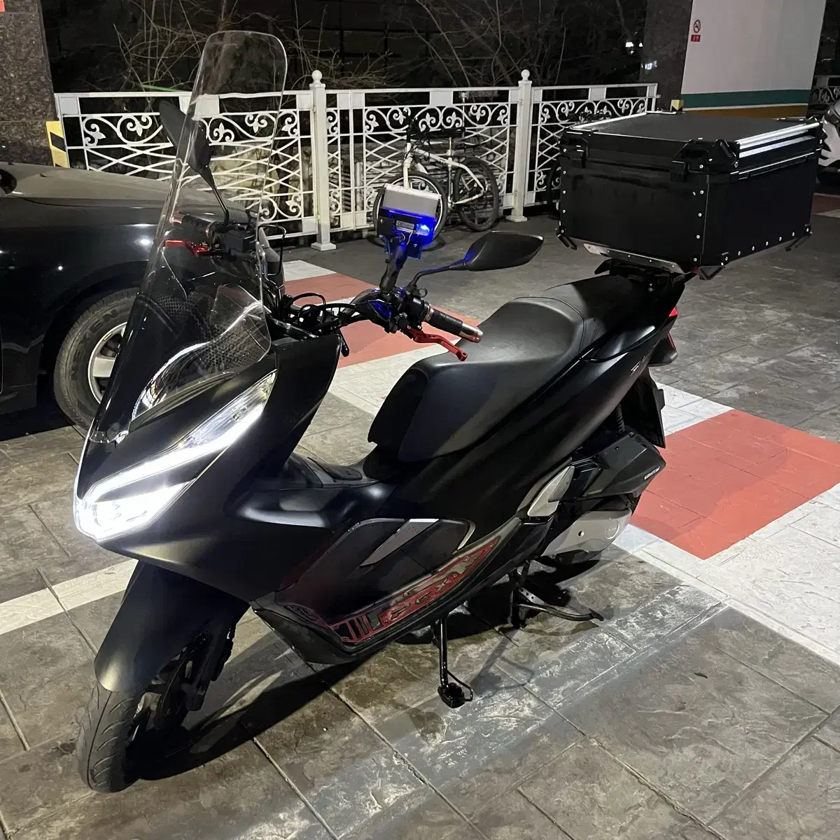 pcx125 블랙 깔끔한 스쿠터 배달셋팅 180만원 판매해요