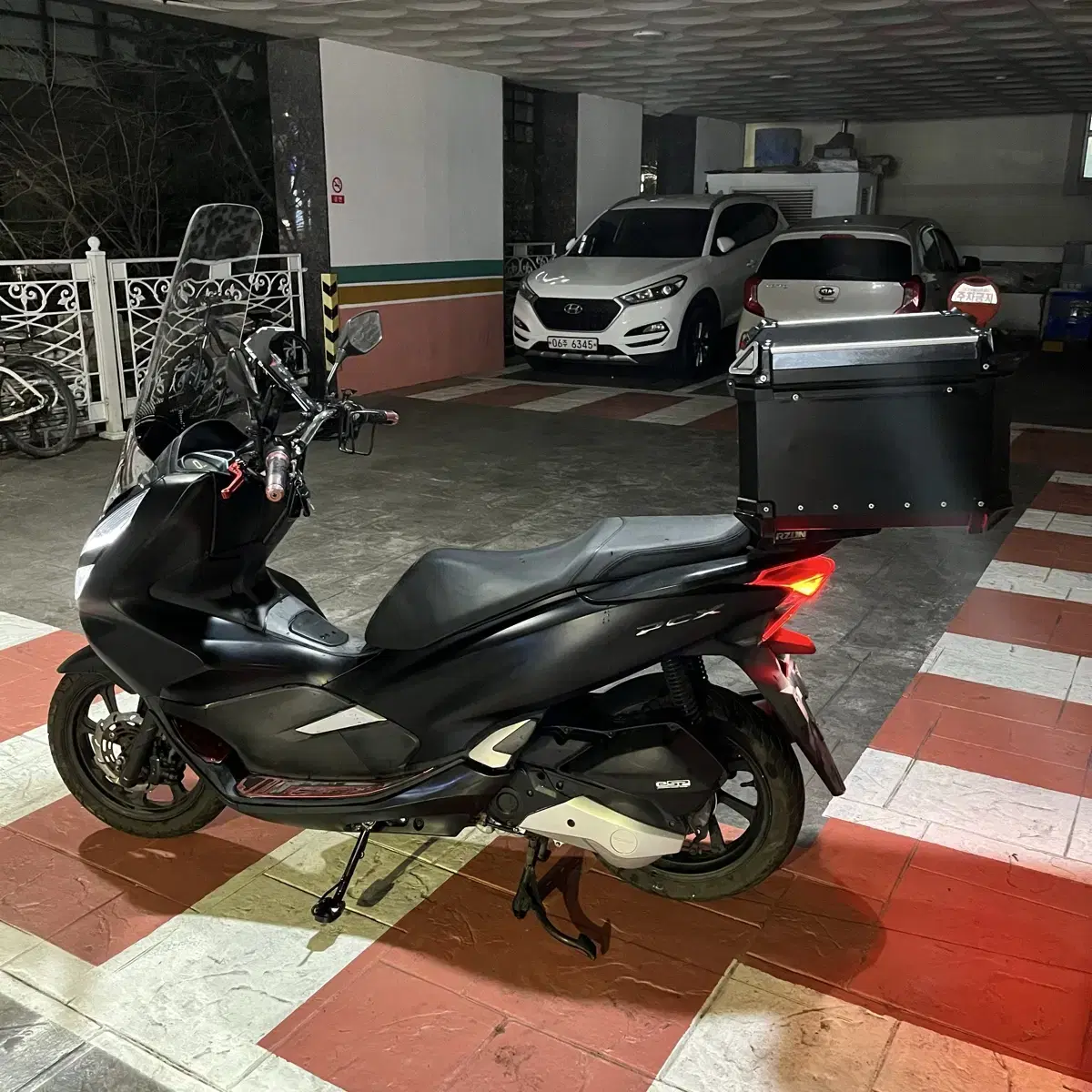 pcx125 블랙 깔끔한 스쿠터 배달셋팅 180만원 판매해요