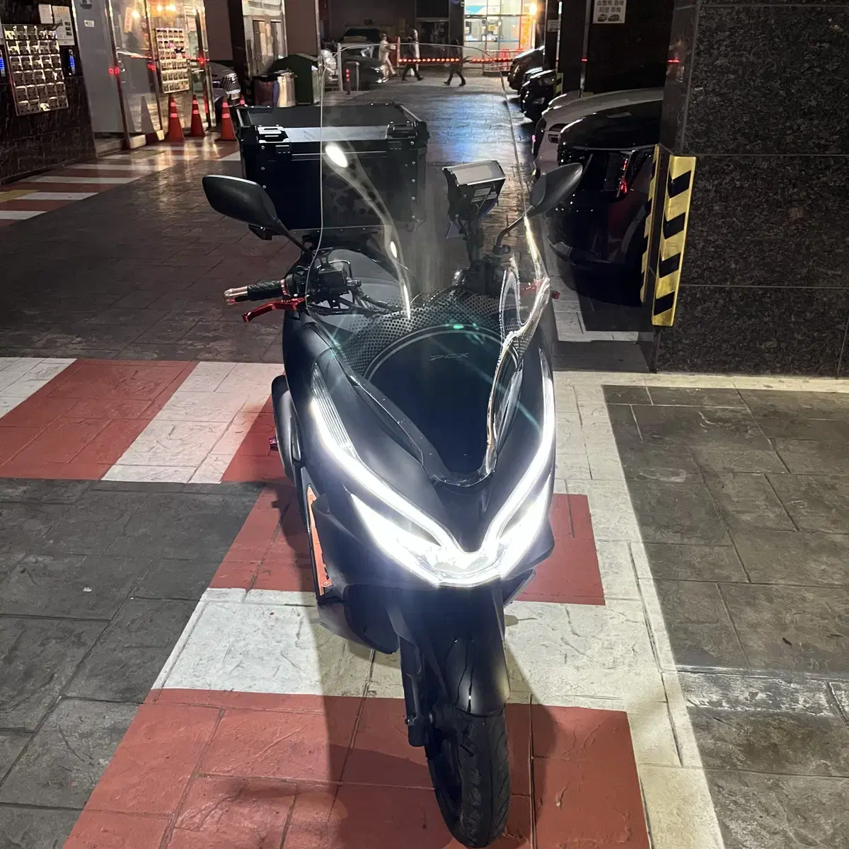 pcx125 블랙 깔끔한 스쿠터 배달셋팅 180만원 판매해요