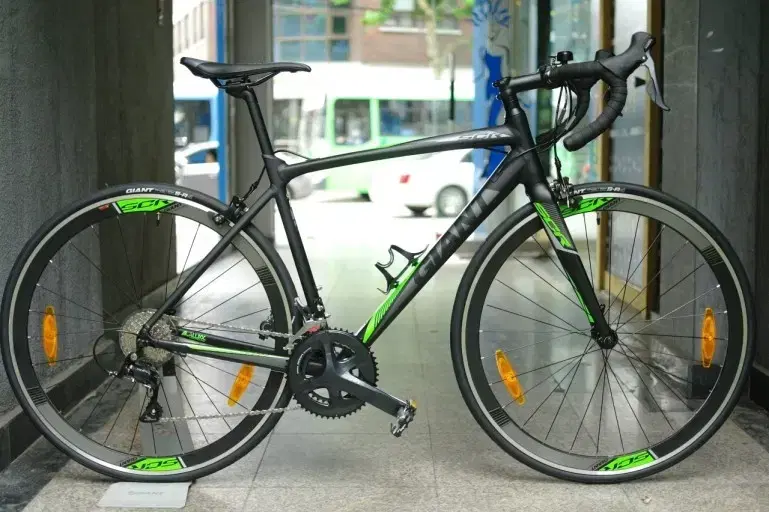 2018 Giant SCR1 road bike for sale (price negotiable)