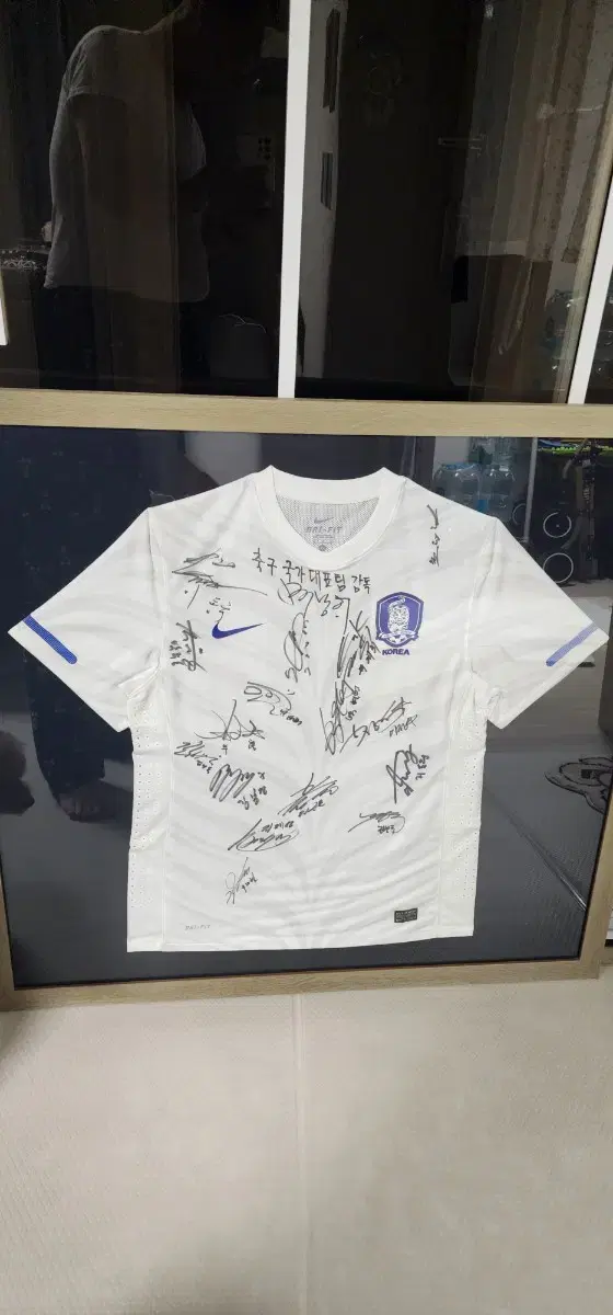 I'm selling the national soccer team's autographed sign jersey!