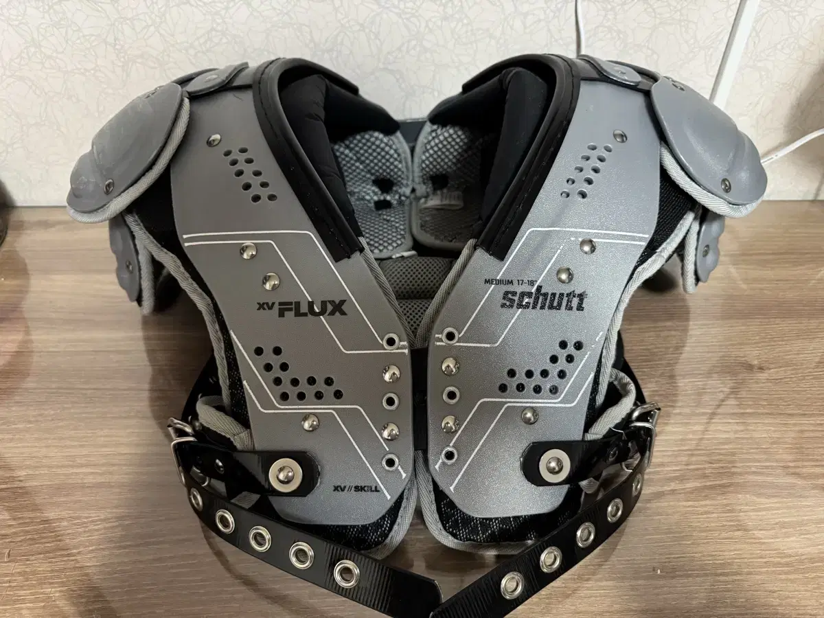 Schutt XV Flux Skill 미식축구 숄더 M사이즈