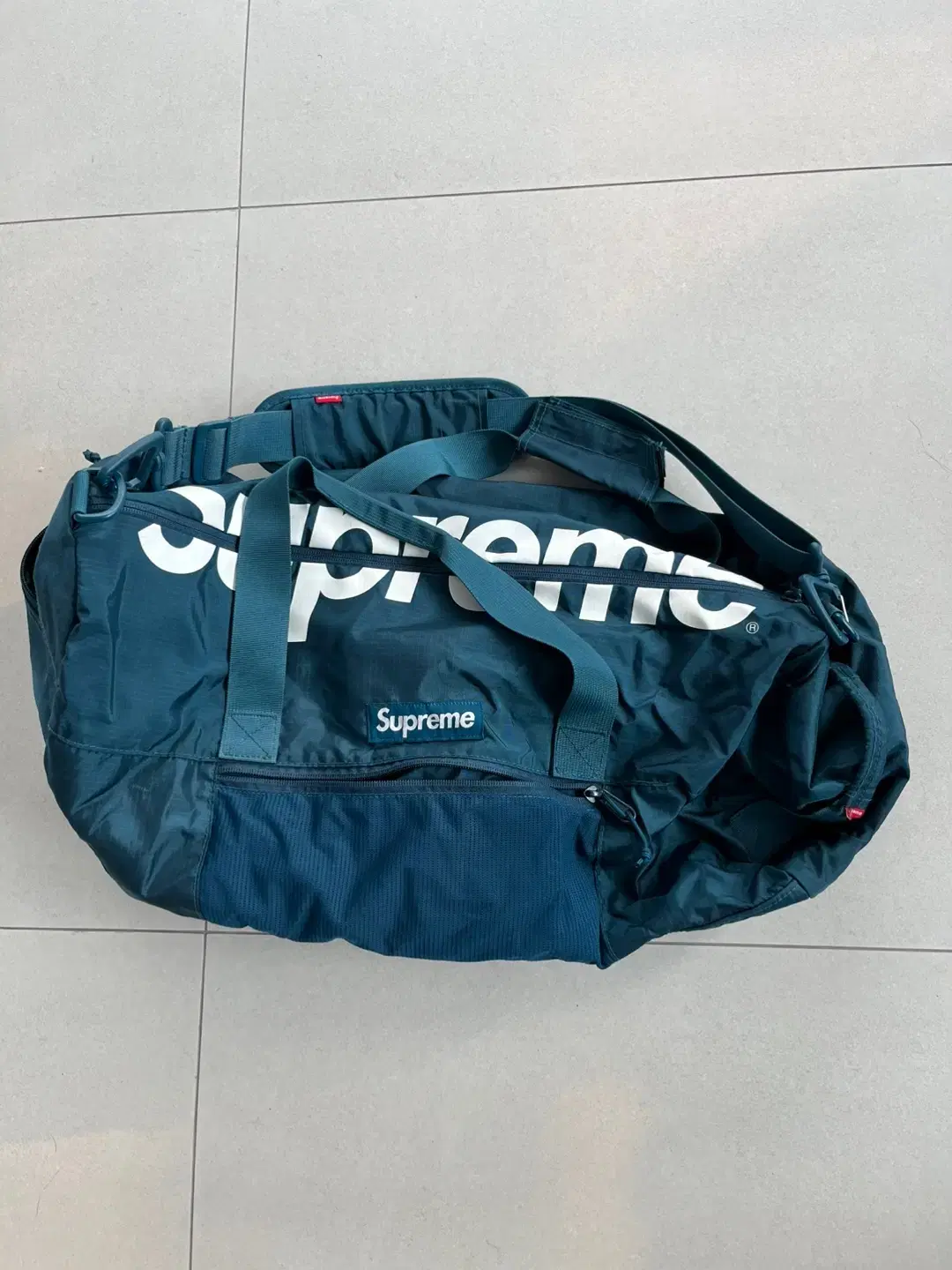 Selling the Supreme 17SS Duffel Bag bloo.