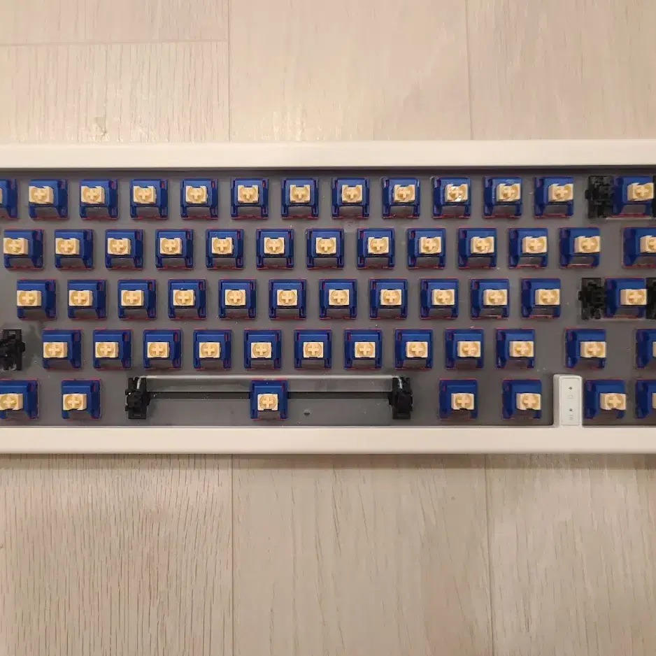 gmk67 유무선 기계식 키보드 팝니다