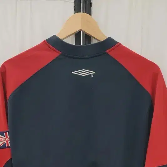 UMBRO 엄브로 블랙 맨투맨 공용 L A190