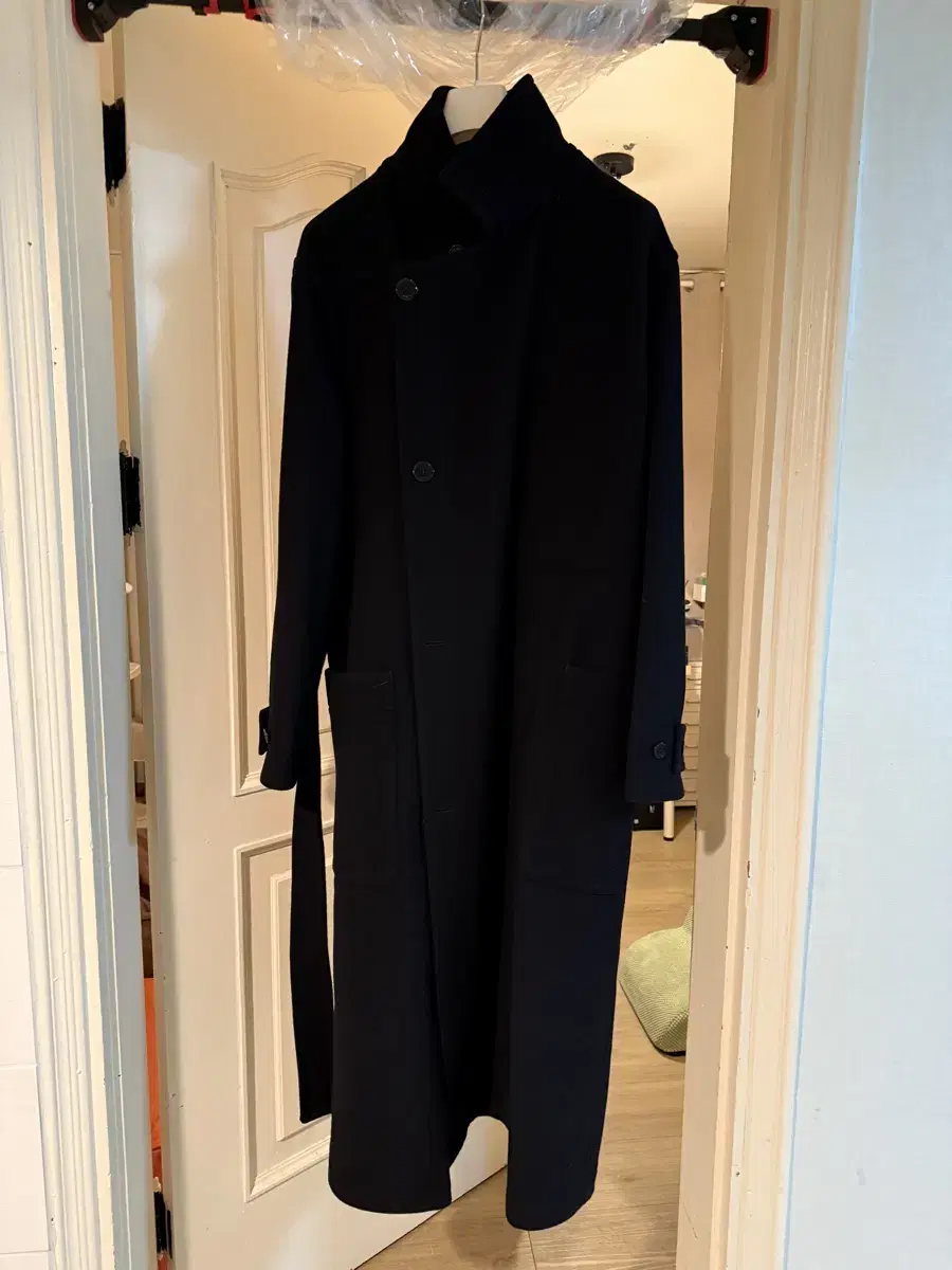 (m) Lemaire 24FW black wrap coat