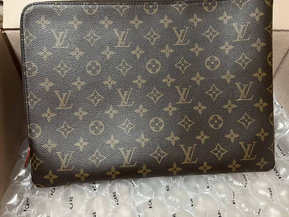 [New Product] Louis Vuitton Etui Voyageur MM Clutch