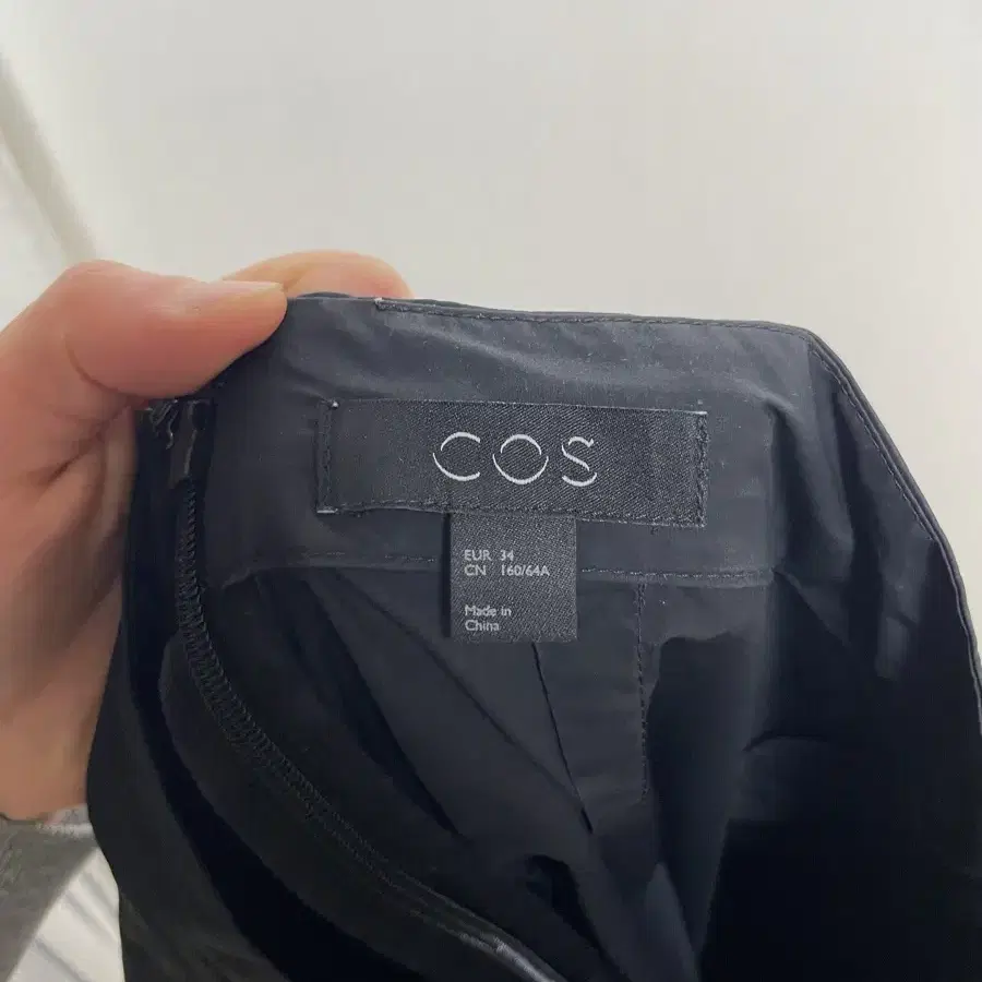 COS 플리츠 스커트