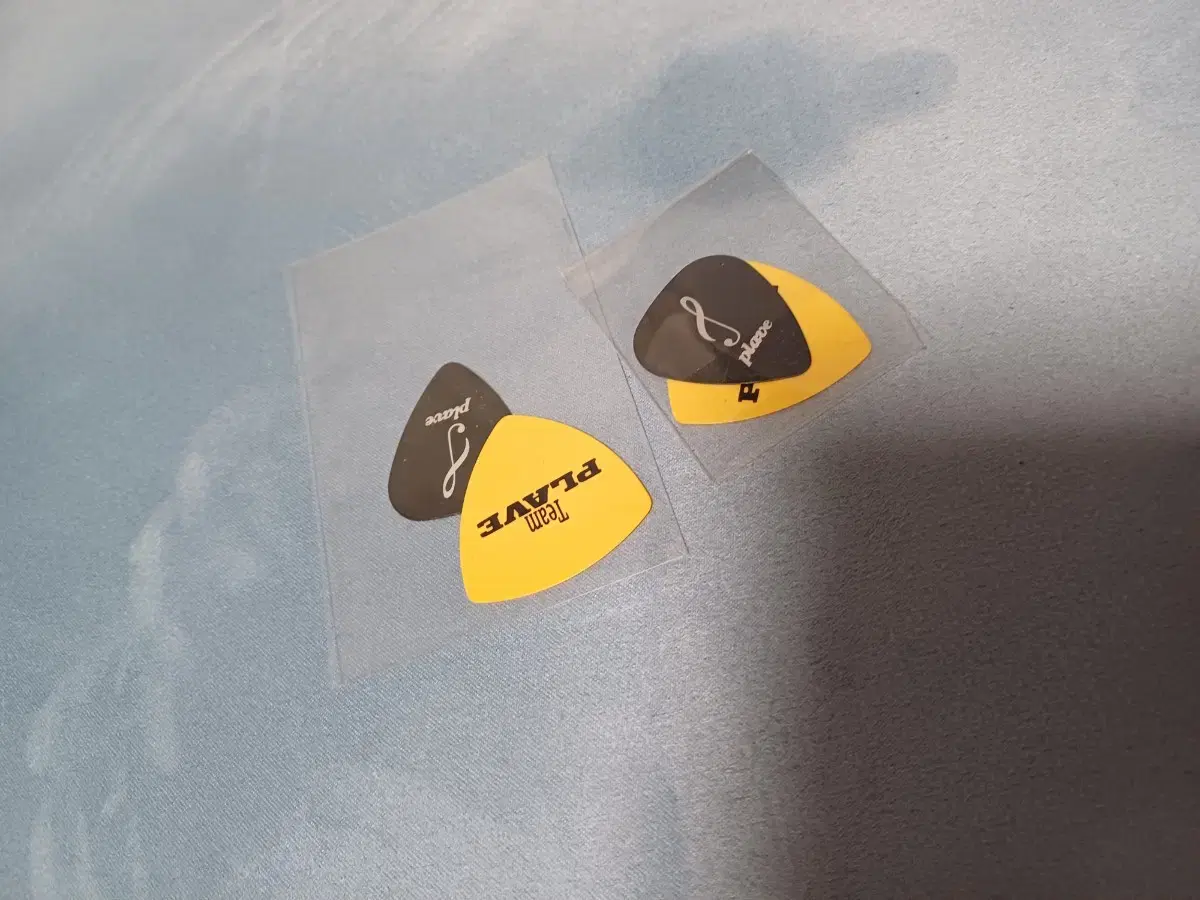 PLAVE Guitar Picks Set Yellow + Black