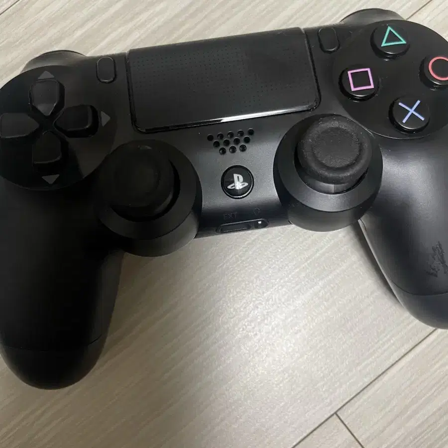 PS4 컨트롤러