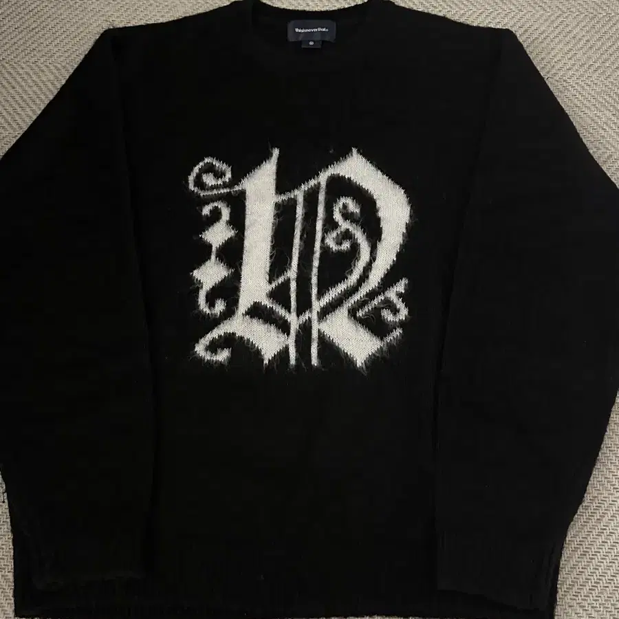 디스이즈네버댓 니트 Fortuna N-Logo Sweater Black