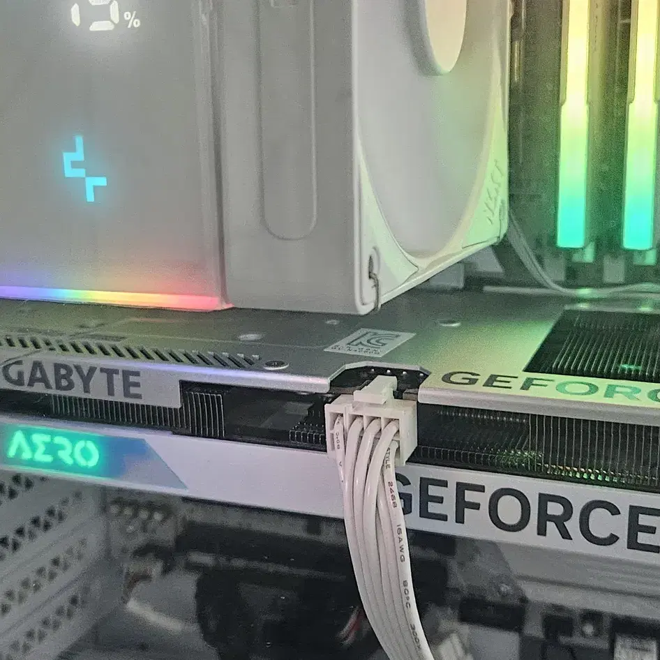 기가바이트 지포스 RTX 4060 AERO OC D6 8GB