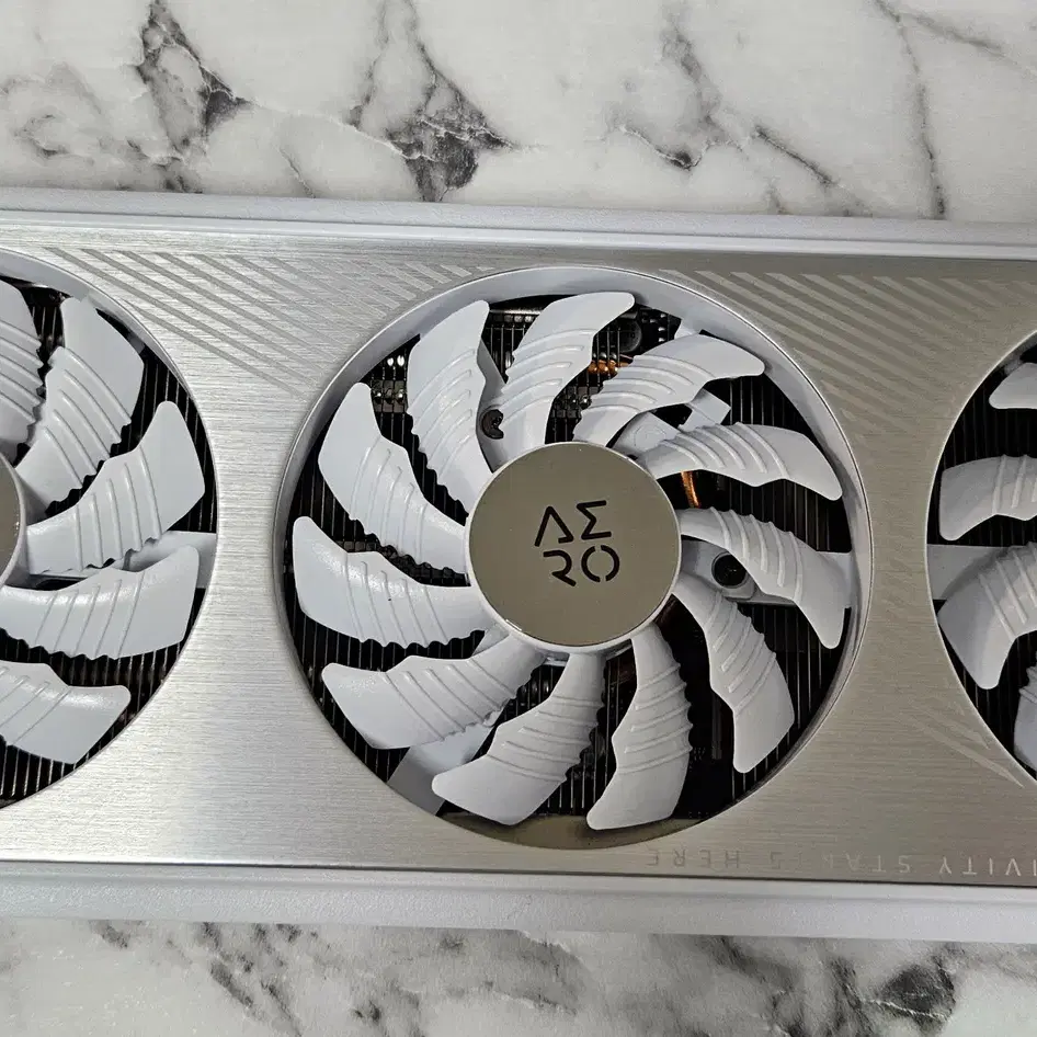 기가바이트 지포스 RTX 4060 AERO OC D6 8GB