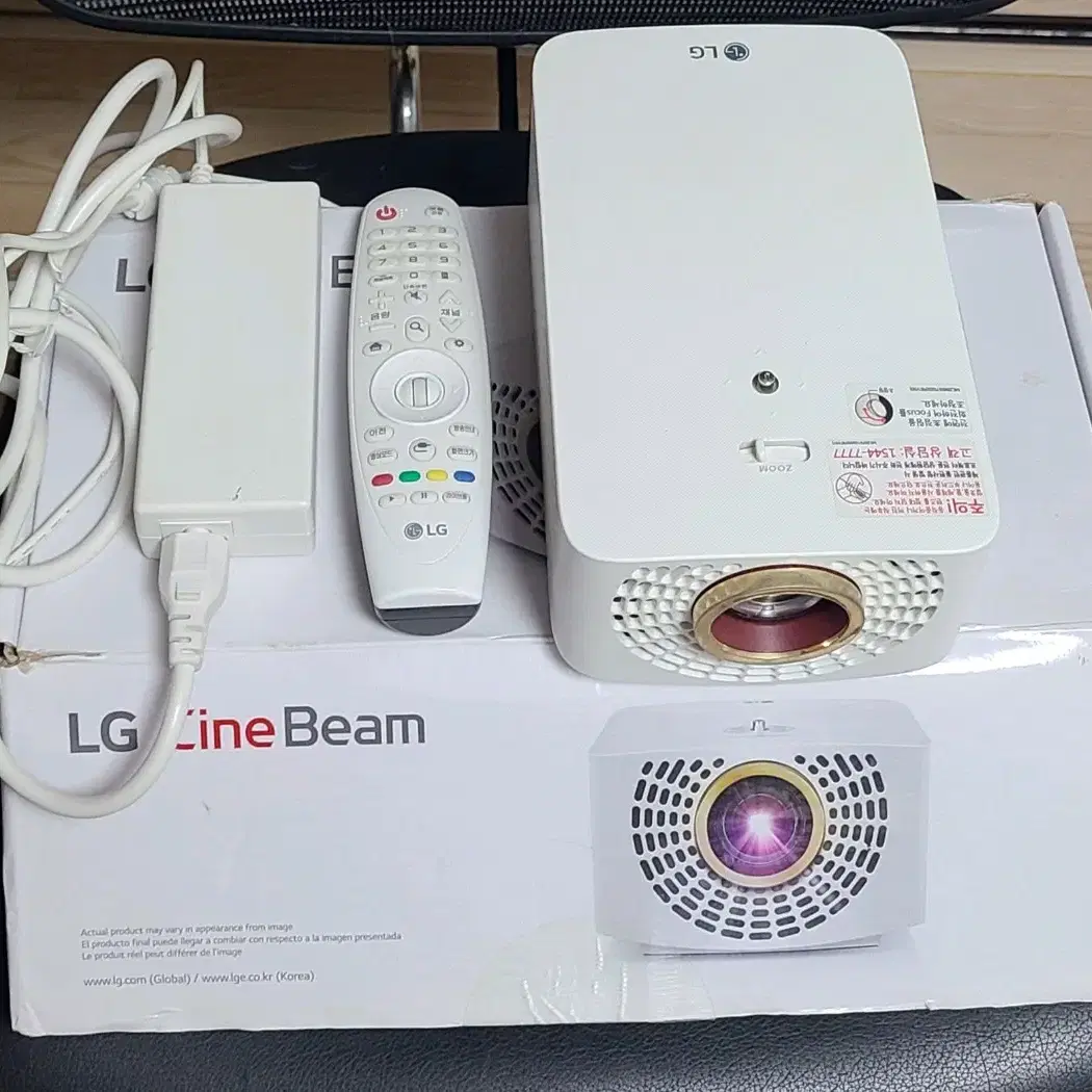 LG 시네빔 HF60LA 프로젝터, 120인치 스크린, 사운드바 일괄