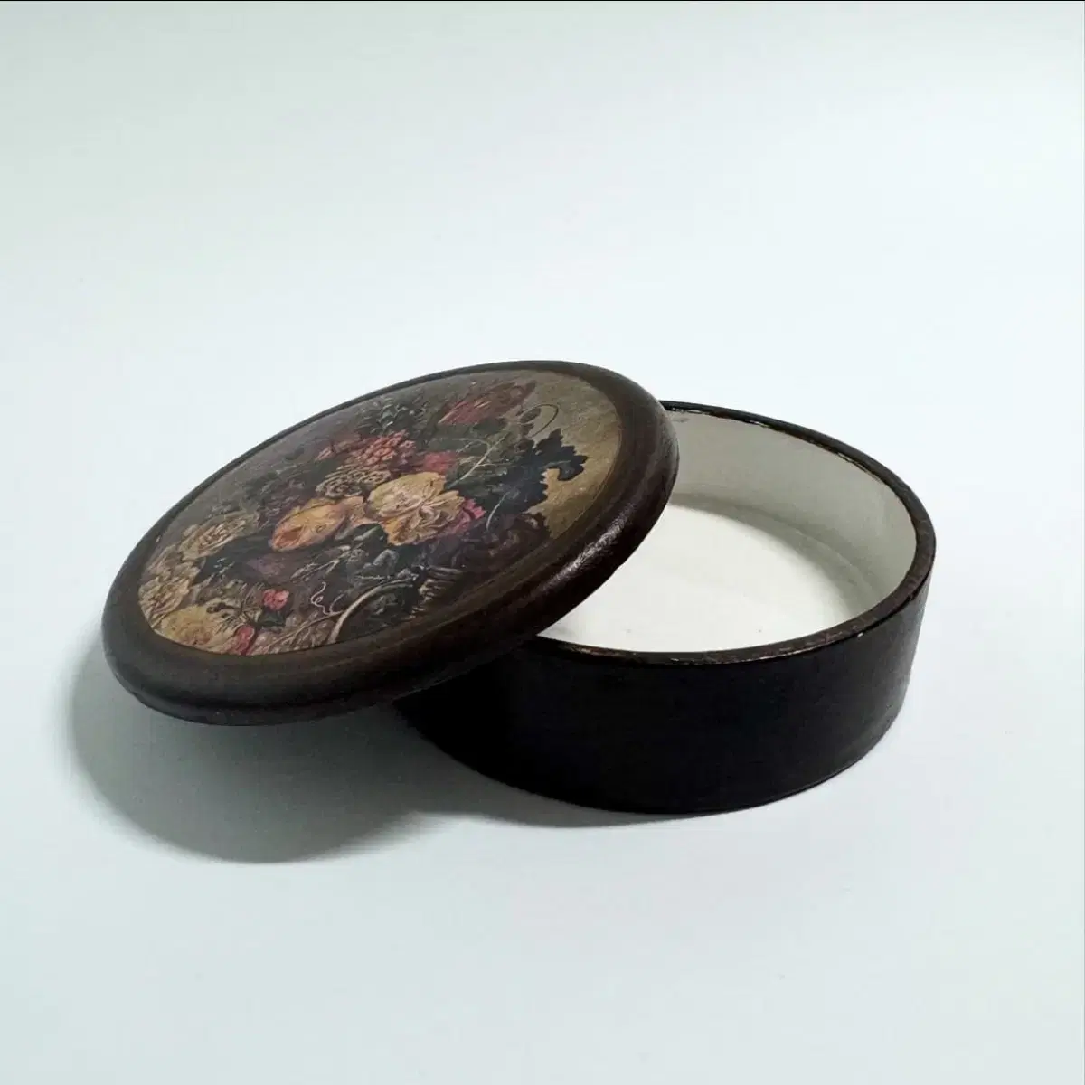 Vintage seramic Trinket box