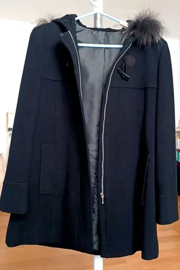 후드 부착 블랙 울 코트(퍼 부착)