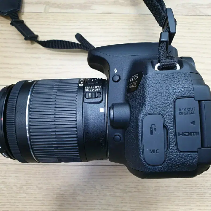 캐논 700D DSLR 카메라