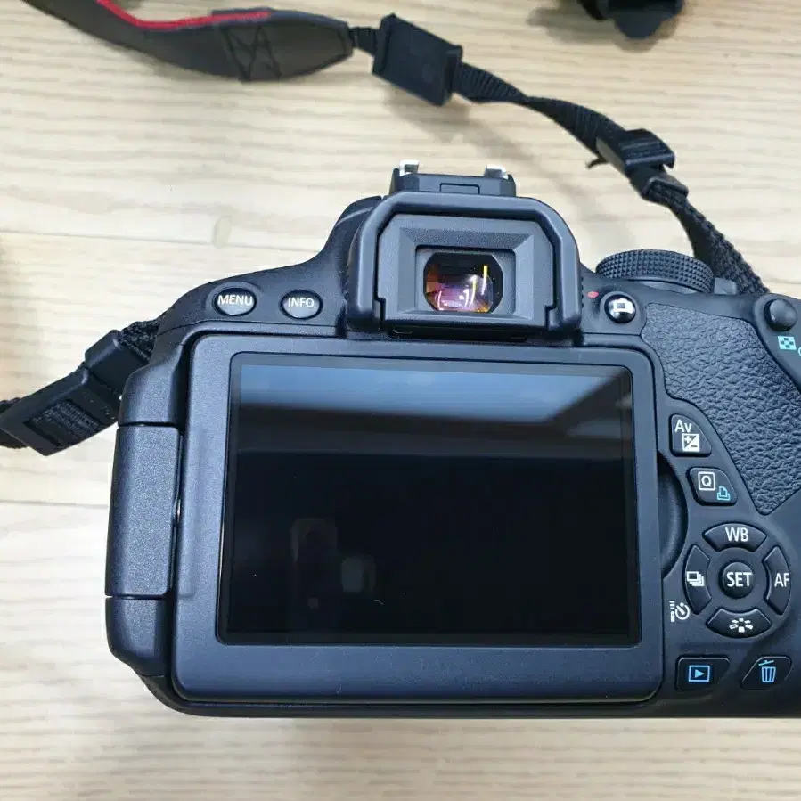 캐논 700D DSLR 카메라