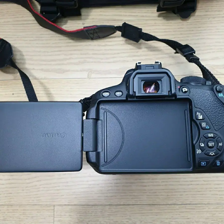 캐논 700D DSLR 카메라