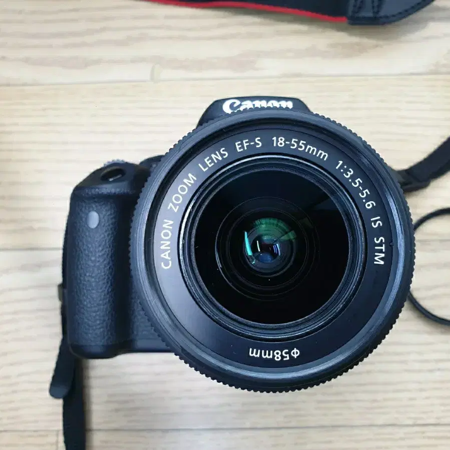 캐논 700D DSLR 카메라