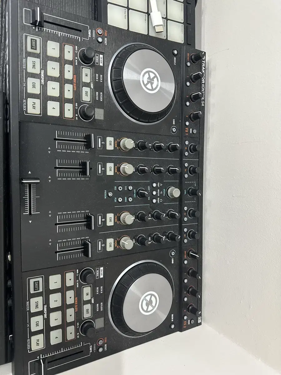 Native instruments dj tracktor s4 mk2 판매