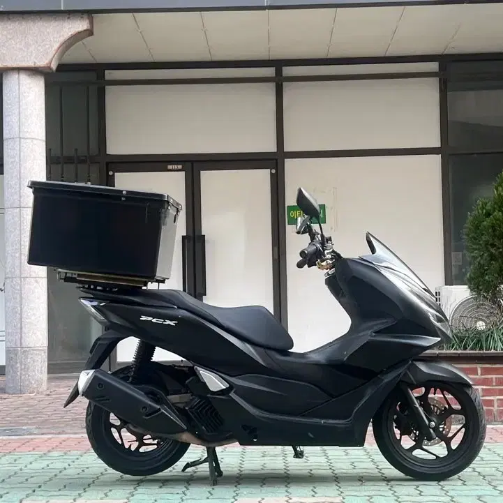 21년식 pcx125 2만키로 팝니다