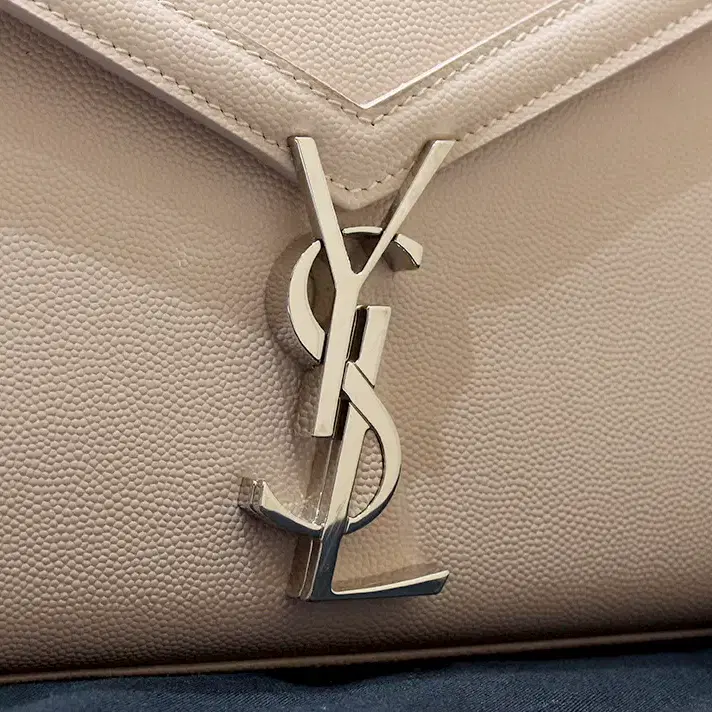 [중고명품다올] 생로랑 YSL 카산드라 미니 페일핑크 탑핸들 602716