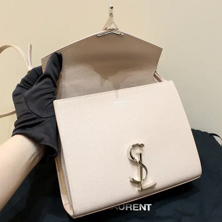 [중고명품다올] 생로랑 YSL 카산드라 미니 페일핑크 탑핸들 602716