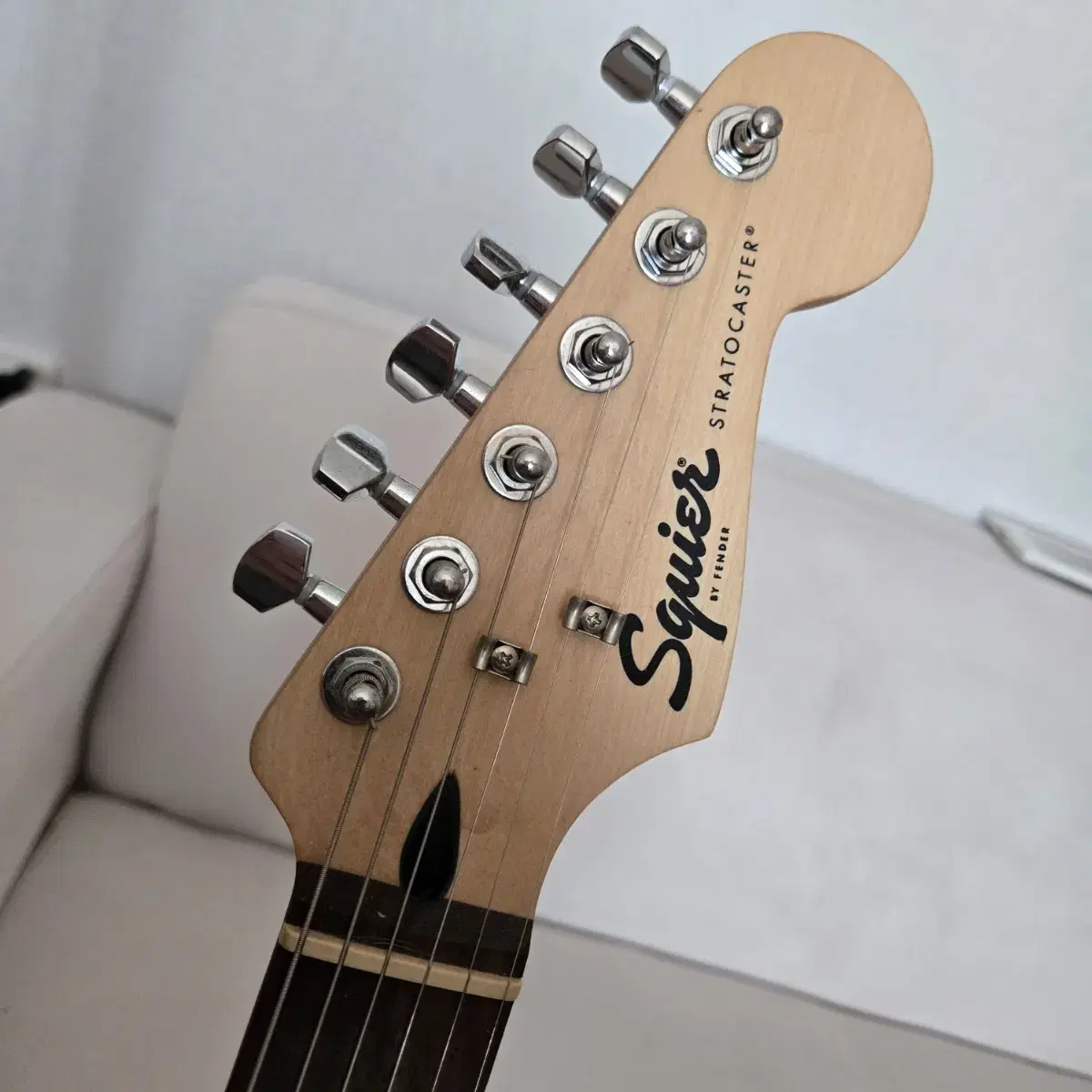 스콰이어 squier 스트라토캐스터 (불렛) 쉘핑크 일렉기타