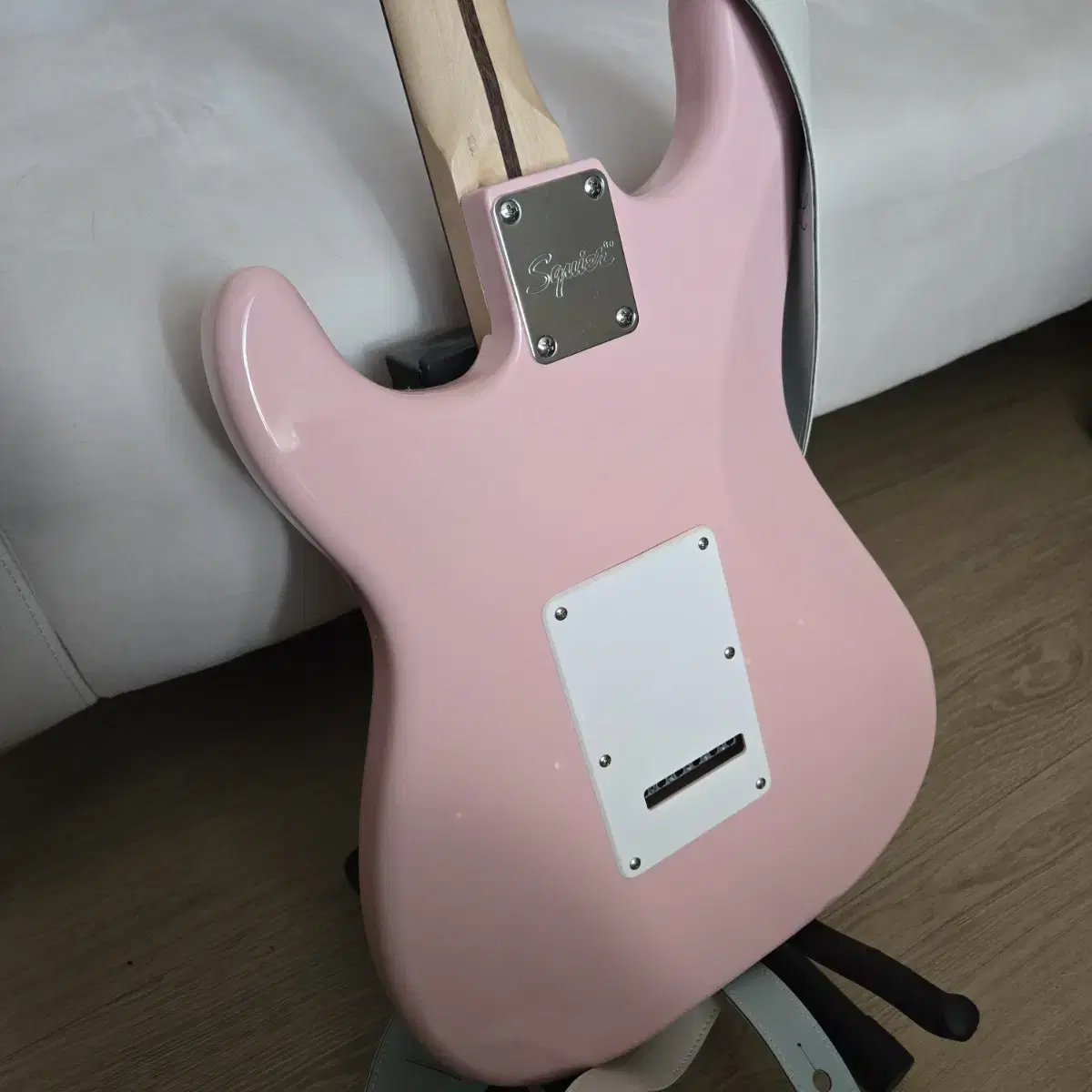 스콰이어 squier 스트라토캐스터 (불렛) 쉘핑크 일렉기타