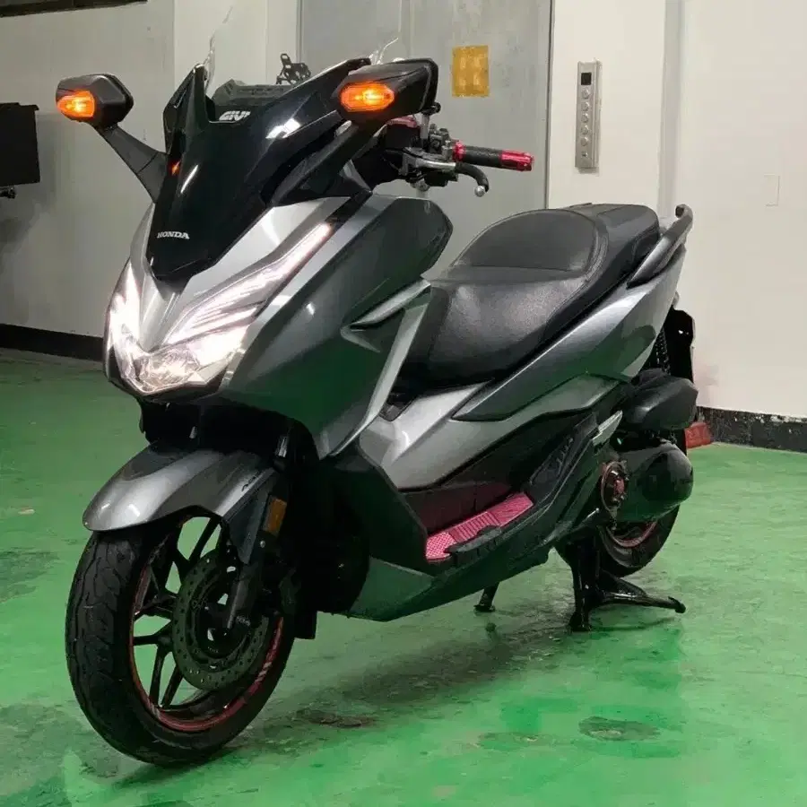 포르자300cc 19년식