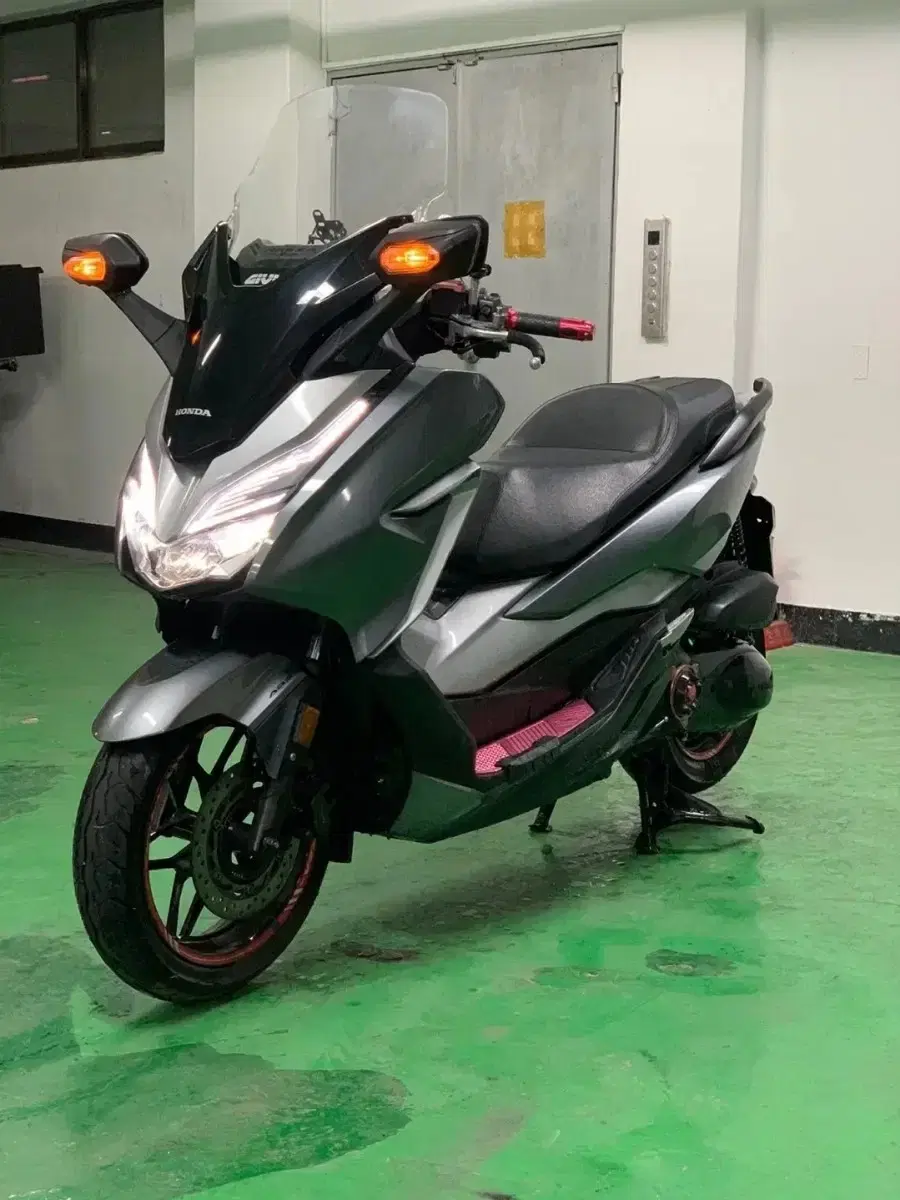 포르자300cc 19년식