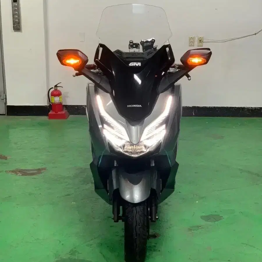 포르자300cc 19년식