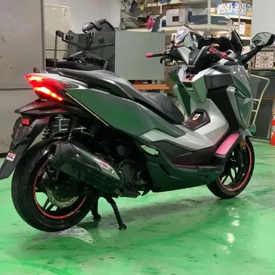 포르자300cc 19년식