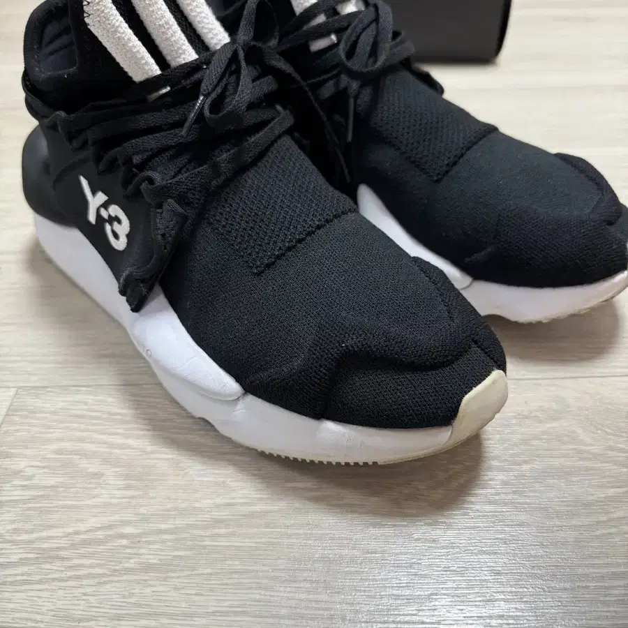 y-3 카이와 니트스니커즈 285