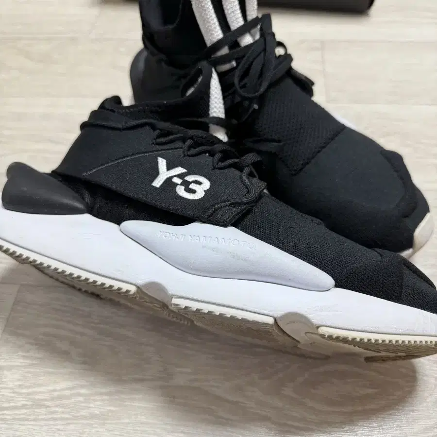 y-3 카이와 니트스니커즈 285