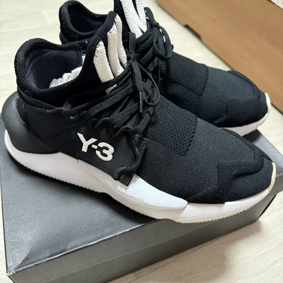 y-3 카이와 니트스니커즈 285