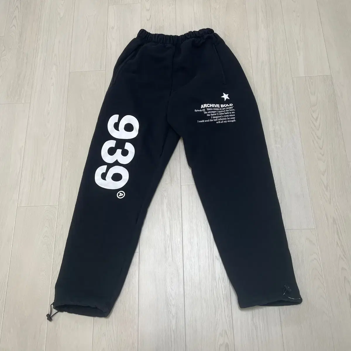 [S] 아카이브볼드 939 LOGO SWEAT PANTS (BLACK)