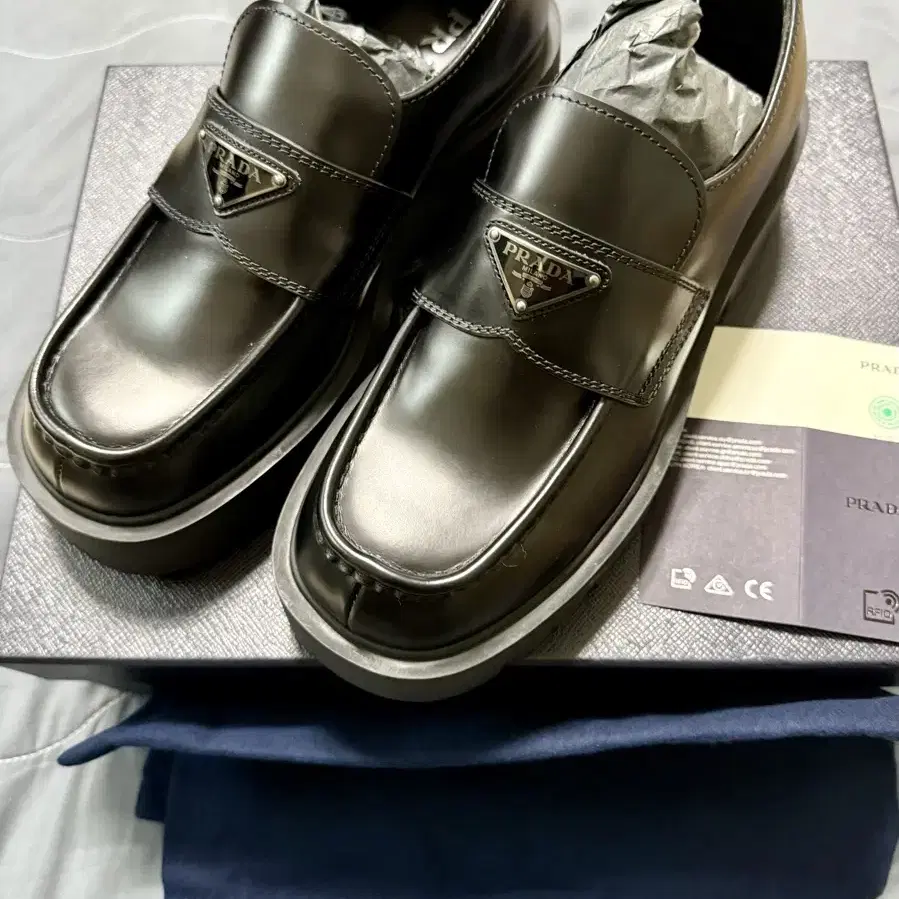 (새상품) 프라다 브러쉬드 로퍼 size 7