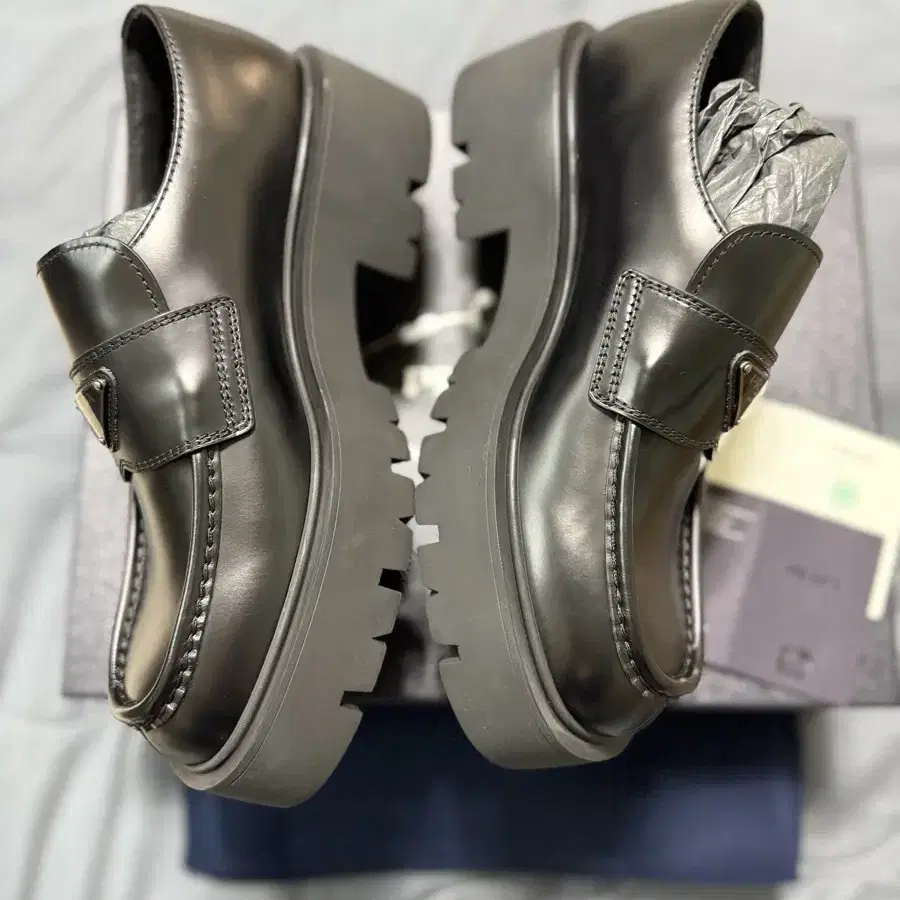 (새상품) 프라다 브러쉬드 로퍼 size 7