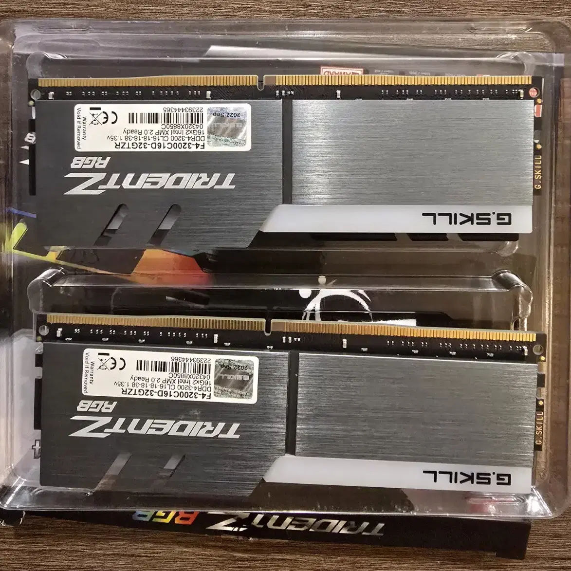 G.SKILL DDR4-3200 CL16 TRIDENT Z RGB 패키지