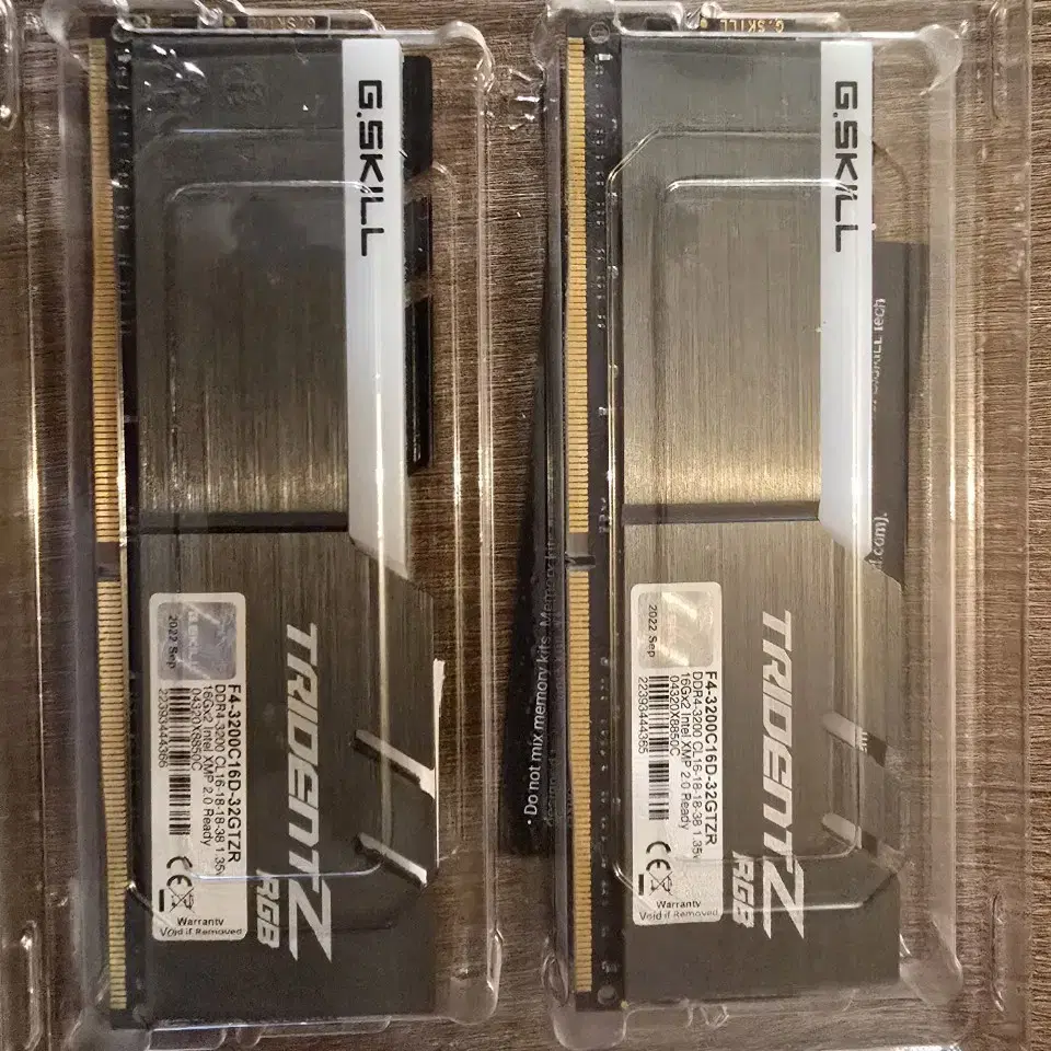 G.SKILL DDR4-3200 CL16 TRIDENT Z RGB 패키지