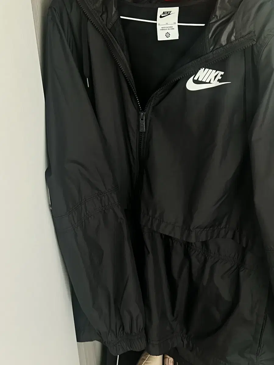 Nike Women's Windbreaker Jacket XL (prices subject to change)