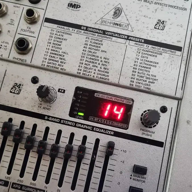 EURORACK UB1832FX 믹서기